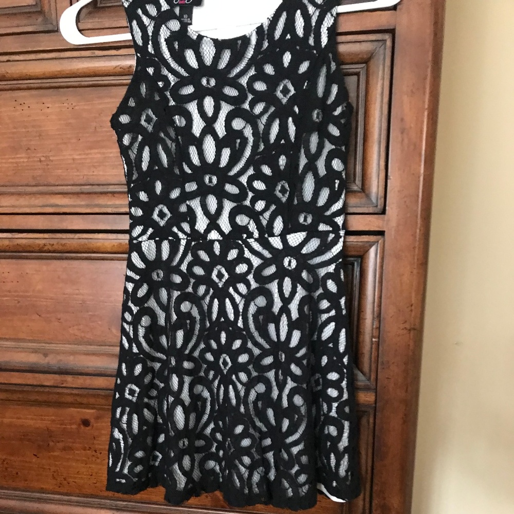 Dress - Picture 2 of 3